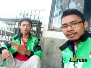 Mantan Ojek Online Raih Doktor UIN Walisongo: Kisah Inspiratif